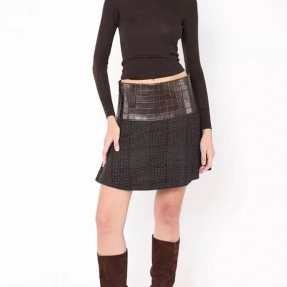 CHANEL Women's Vintage Quilted Leather Yoke Flared Mini Skirt Size 34 - Picture 1 of 7